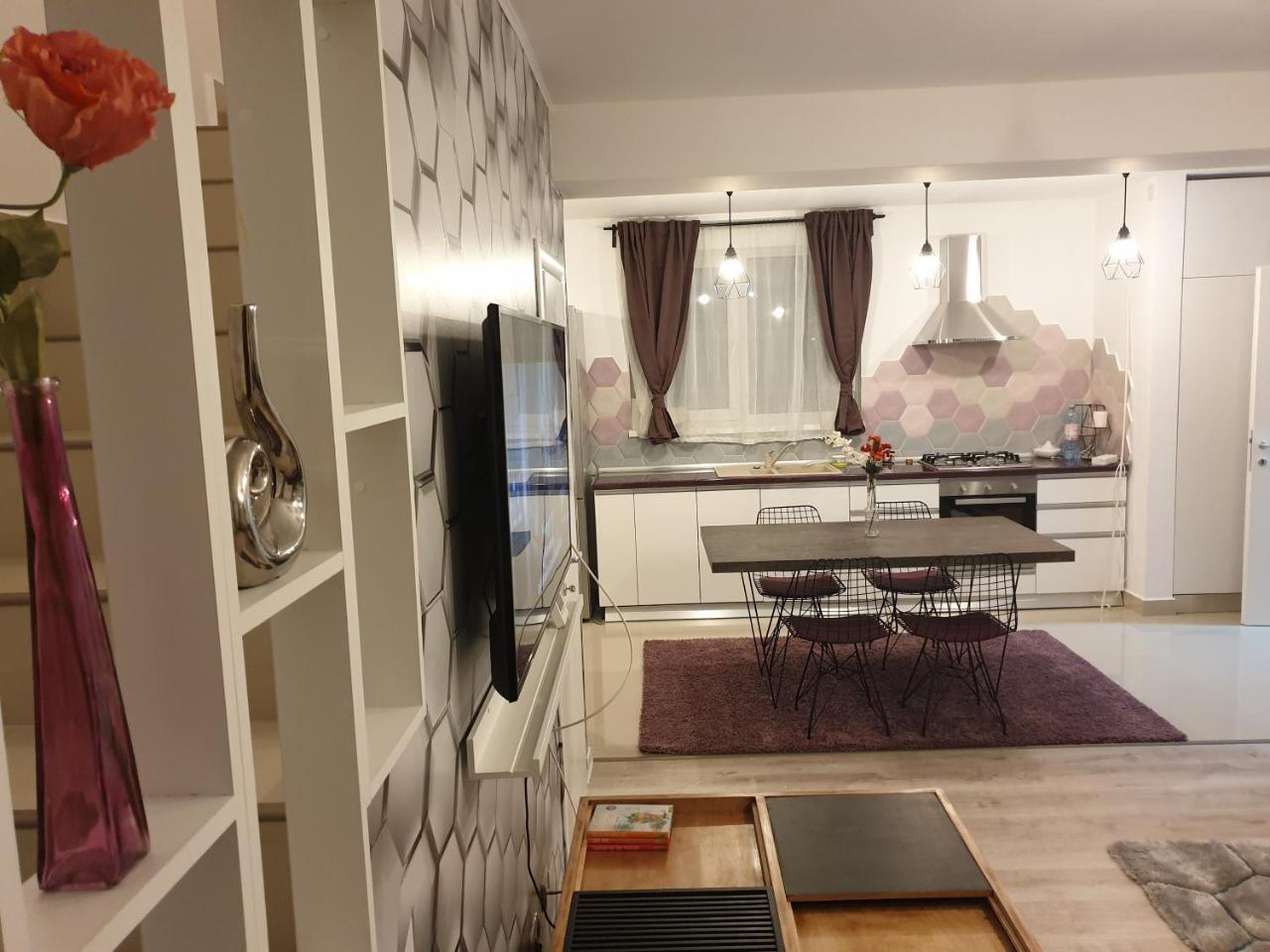 Villagrey Tunari וילה Tunarii